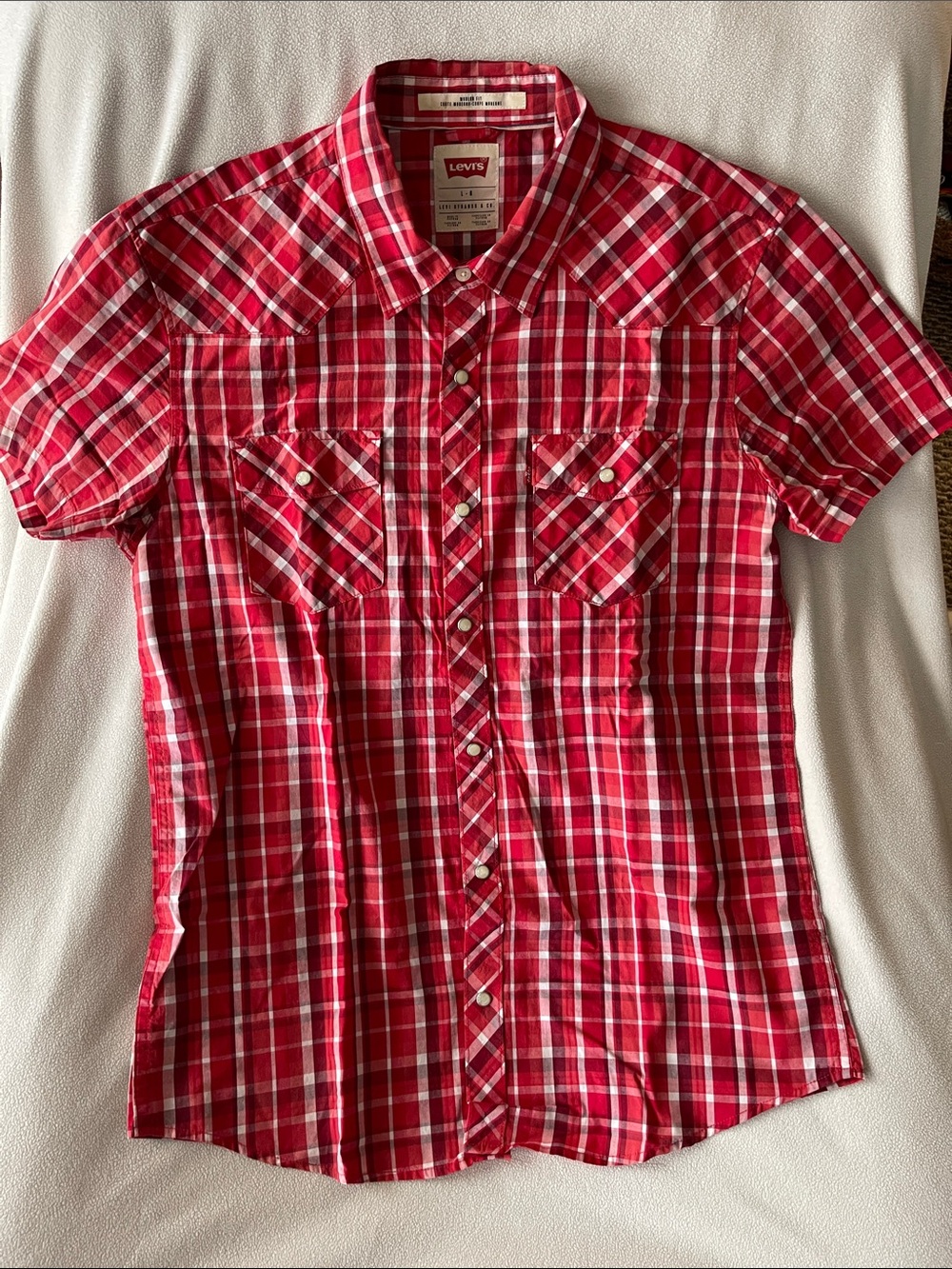 Levi's Men’s Red and White Plaid Short-Sleeve Button-Down Shirt